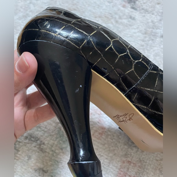 John Fluevog Body Parts Pump High Heels Black Crocodile Patent Leather Sz 7.5